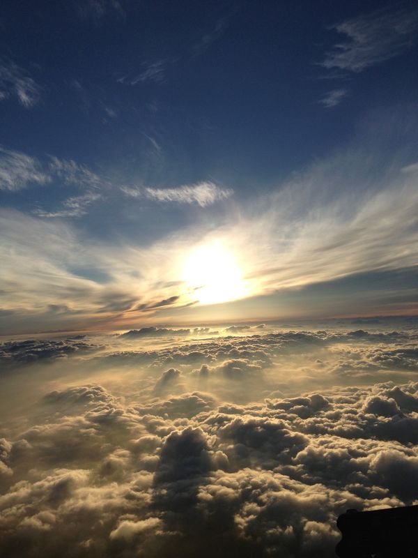 日本・山梨県「富士登山」の写真：山頂からの日の出が絶景☀️