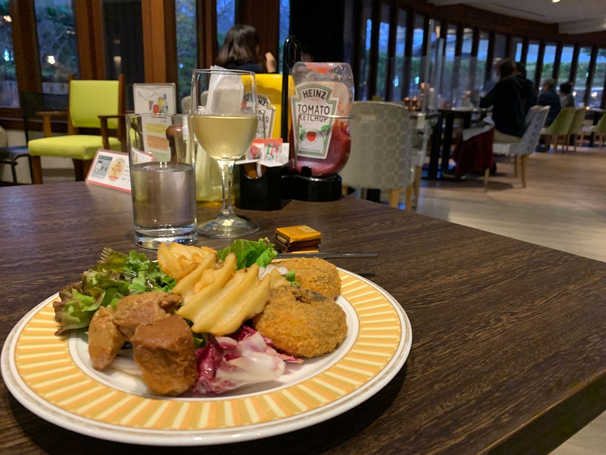 晩ごはんは、草間さんのランチでお腹がすかず、
またまたラウンジで

翌朝は...