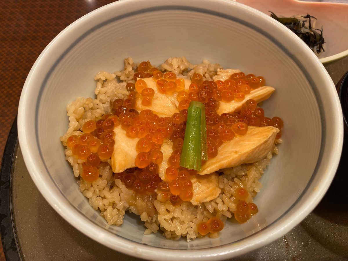 最後のランチはしゃけはらこ飯。
大満足。