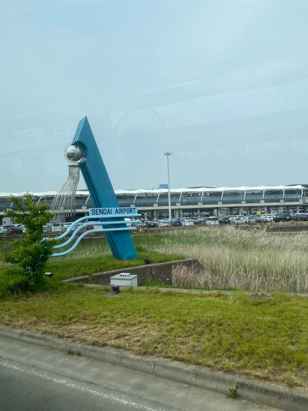 日本・宮城県「待ってろ牛タン！仙台アゲイン」の写真：仙台空港で締めのずんだシェイクを飲んで、...