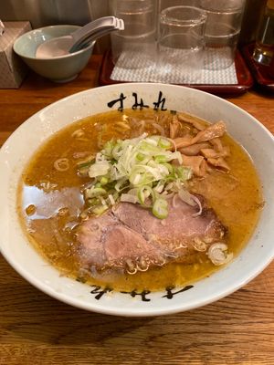 初日はやっぱりお寿司を食べ過ぎてしまったので、締めのラーメンは軽めに。