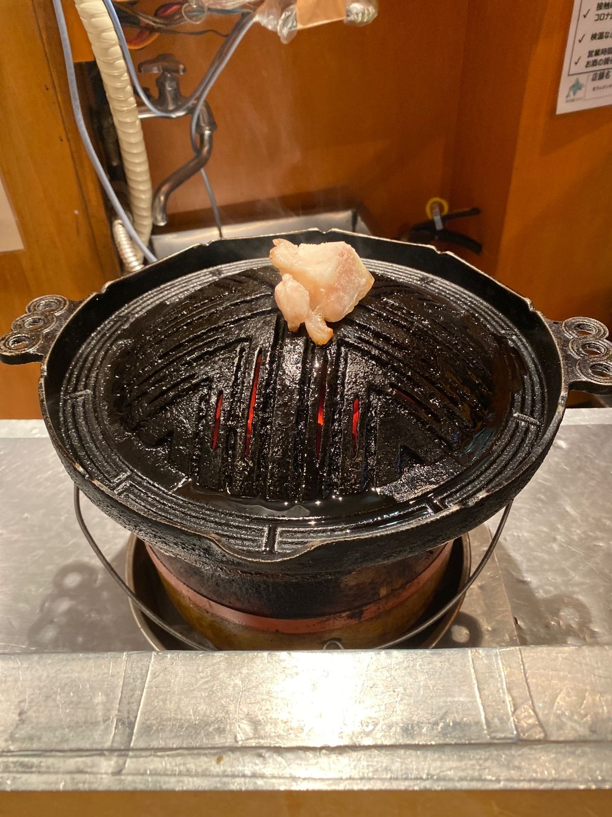 2日目は昼からジンギスカンビール。
美味しくないはずがない。