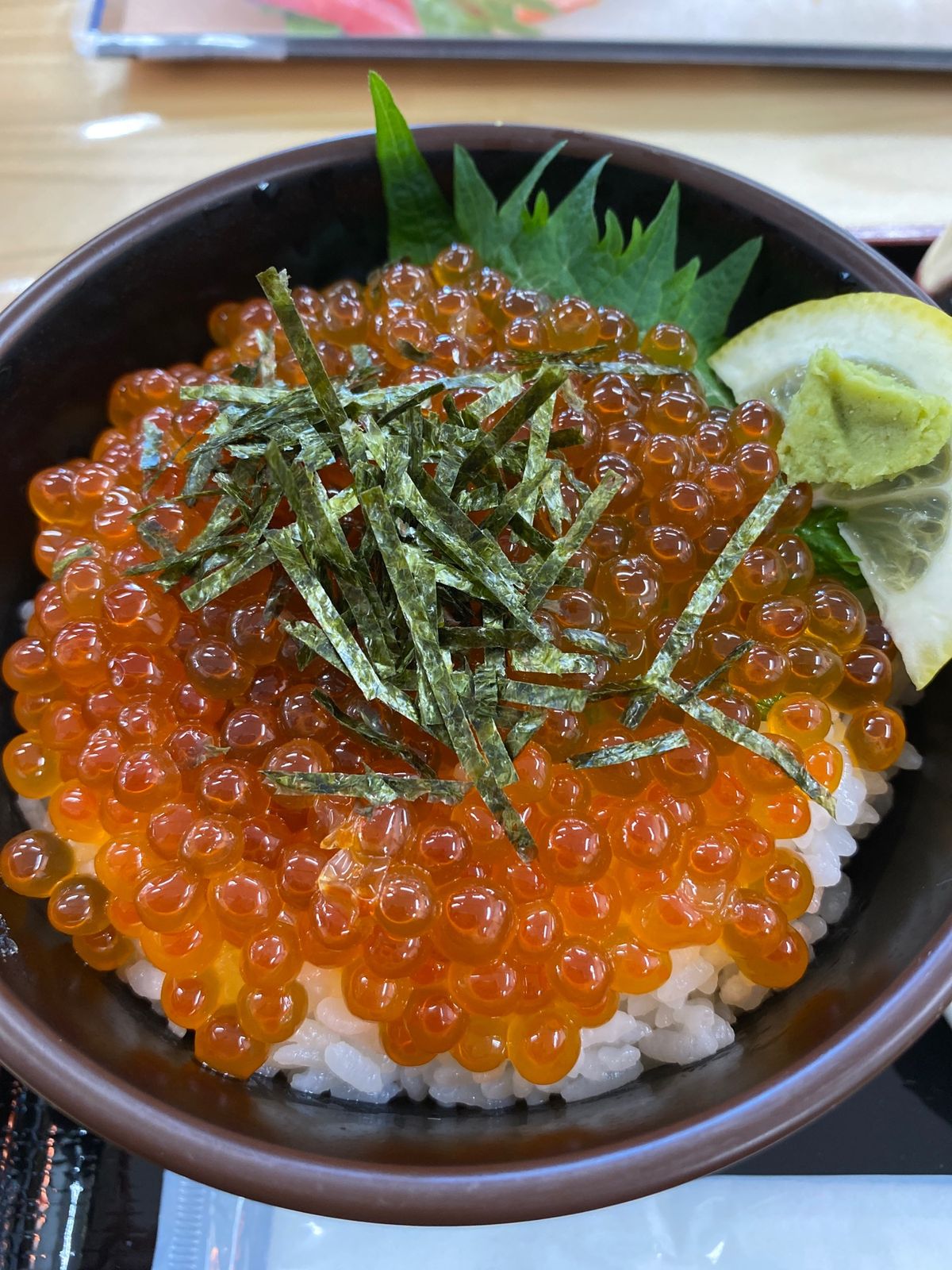 二条市場で牡蠣といくら丼。
贅沢ランチ。