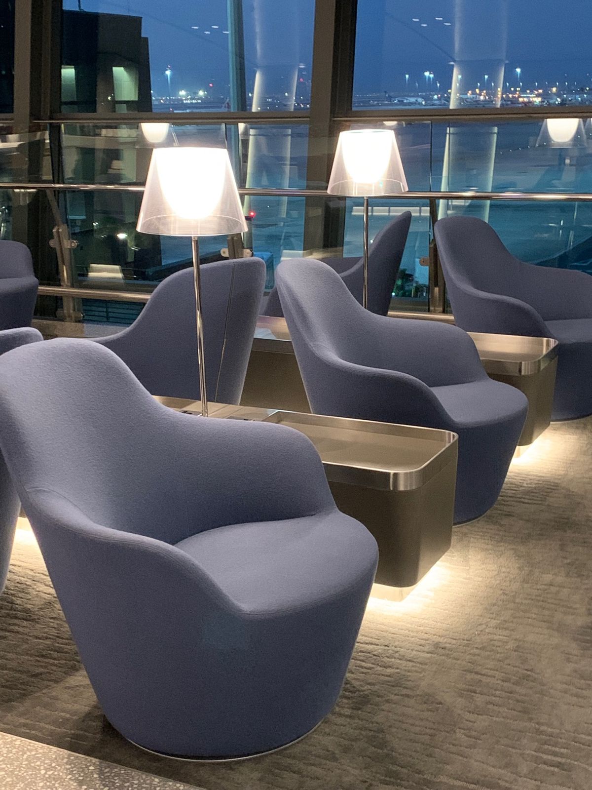 1枚目はとても有名なくまです。これを目指してラウンジへ。
ドーハは初めてだ...