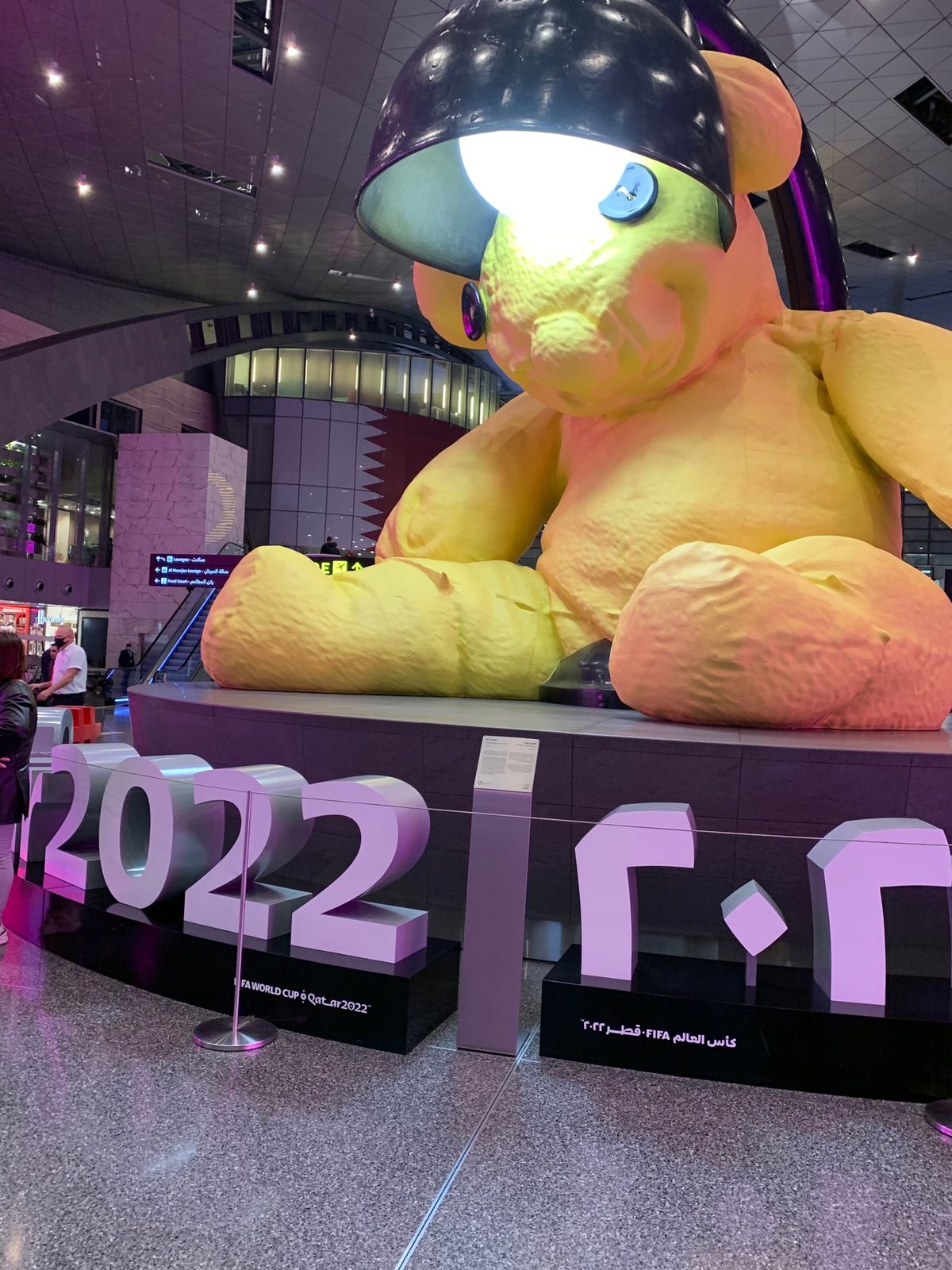 1枚目はとても有名なくまです。これを目指してラウンジへ。
ドーハは初めてだ...