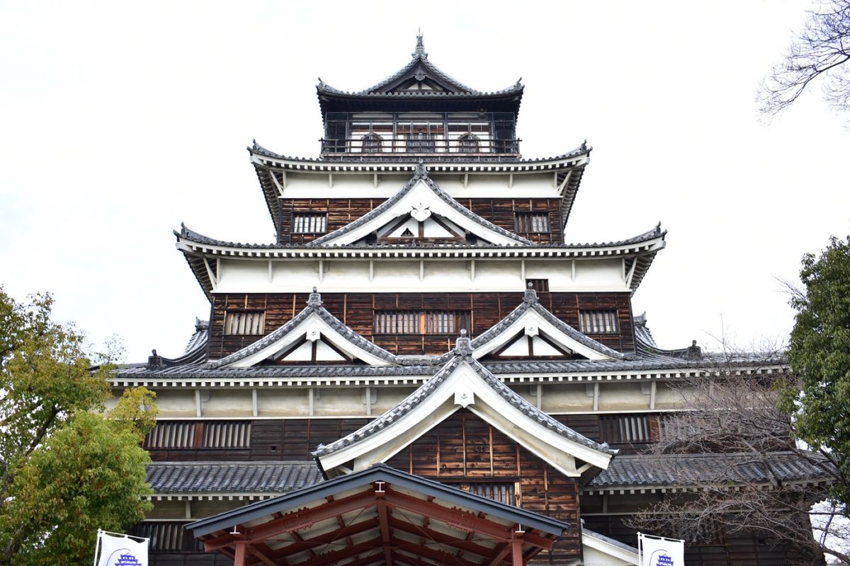 おりづるタワーからの原爆ドーム
広島城
宮島の夕焼け