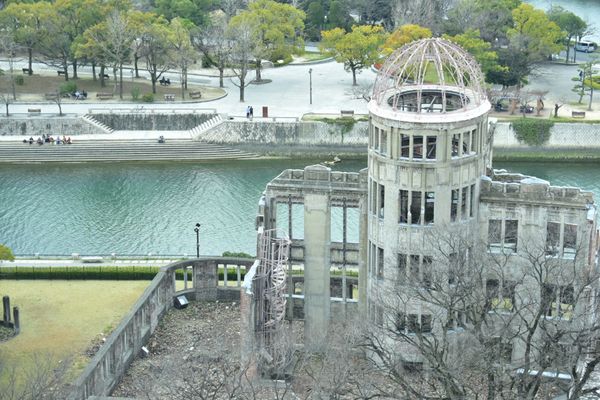 日本・広島県「広島旅行」の写真：おりづるタワーからの原爆ドーム
広島城
...