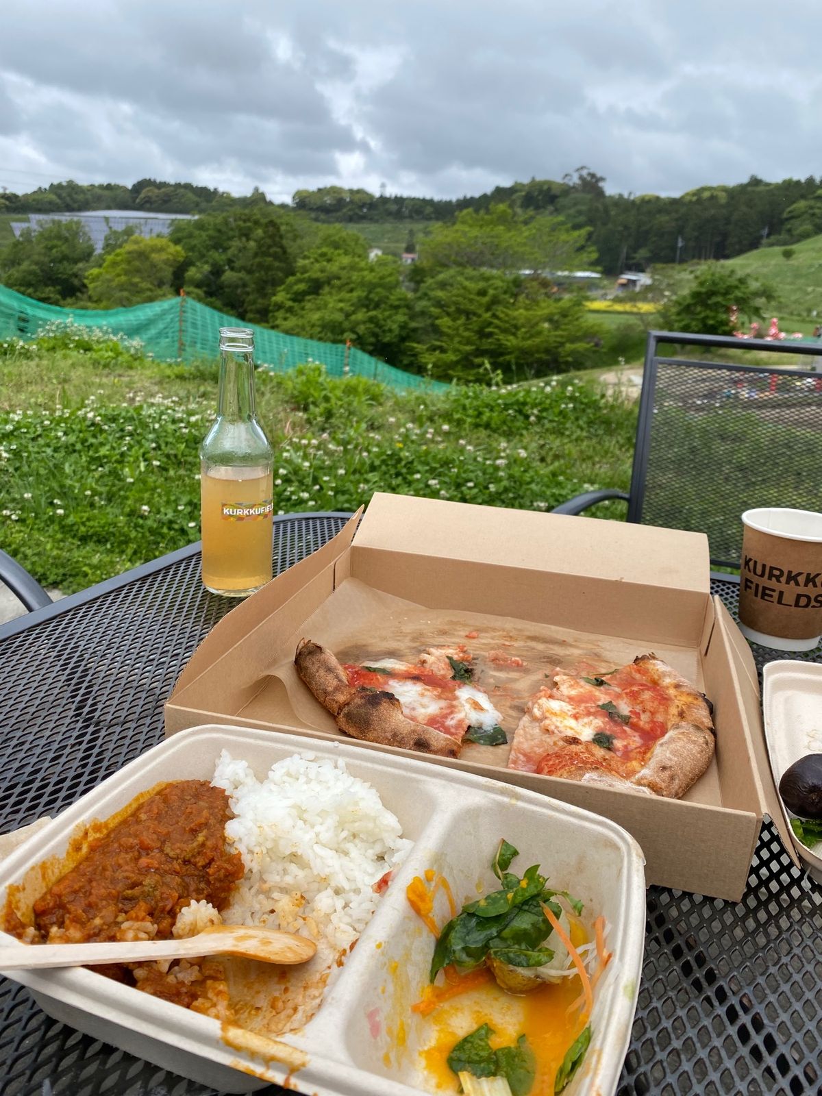 クルックフィールズの
ファマーズレストランでランチ🍽
イートインは混んでい...