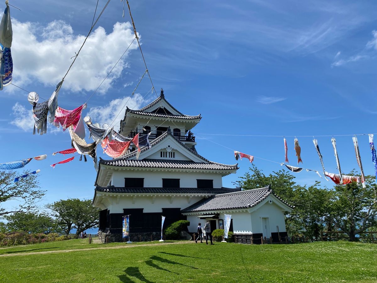房総一泊二日旅行(12)
館山城に行きました😊
新緑に鯉のぼりとお城が映え...