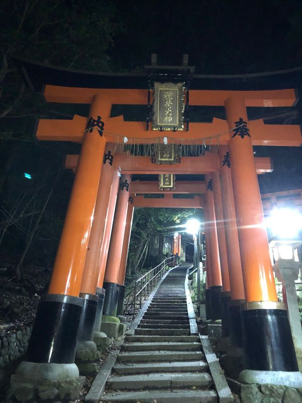 日本・京都「関西旅行」の写真：京都の夜に伏見稲荷大社へ。
登って登って...
