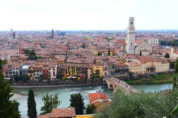 イタリア・ヴェネツィア「イタリア旅行」の写真：サン・ピエトロの丘からヴェローナの街を一望