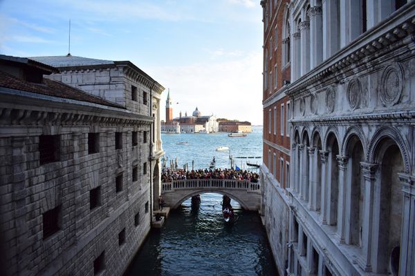 イタリア・ヴェネツィア「イタリア旅行」の写真：ドゥカーレ宮殿
ため息の橋