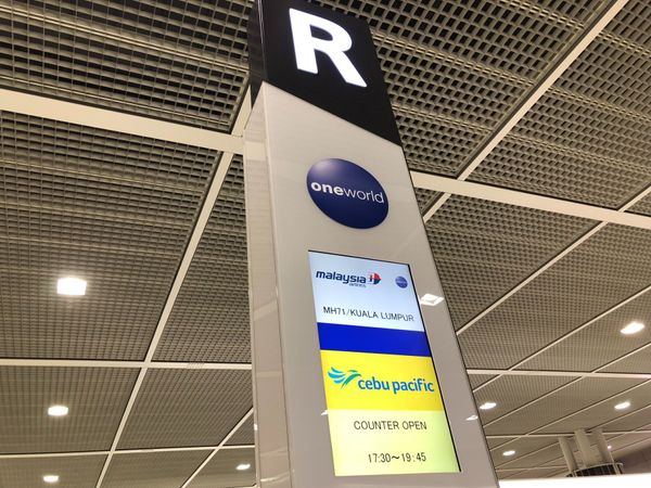 マレーシア・クアラルンプール「クアラルンプール経由シンガポール旅行」の写真：チェックインして、サクララウンジでJALカレー