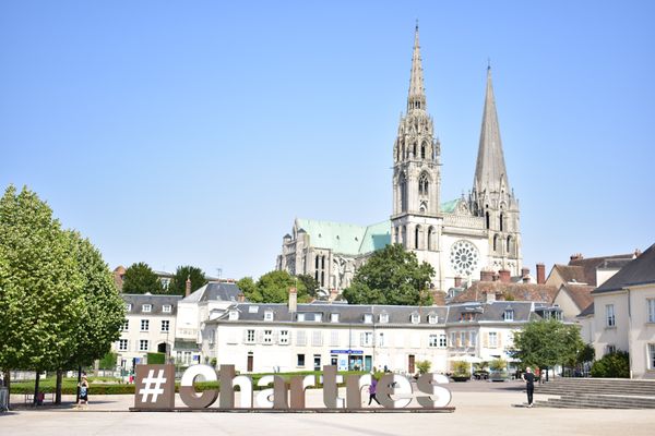 フランス・シャルトル「ジヴェルニー、シャルトル旅行」の写真：シャルトルの街並み