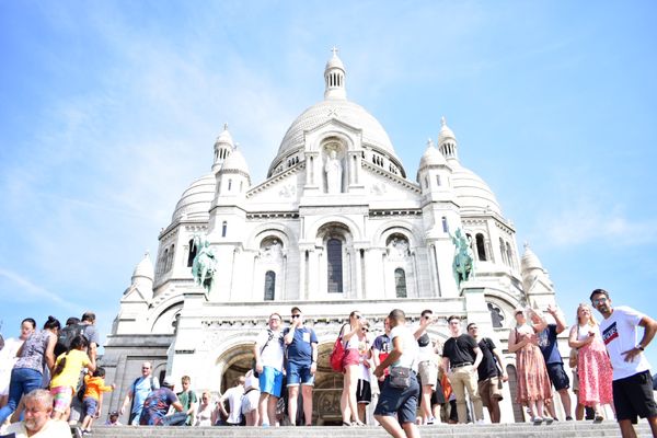 フランス・パリ「パリ旅行」の写真：サクレクール寺院　モンマルトルの丘で