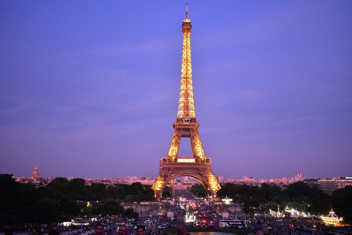夜のエッフェル塔