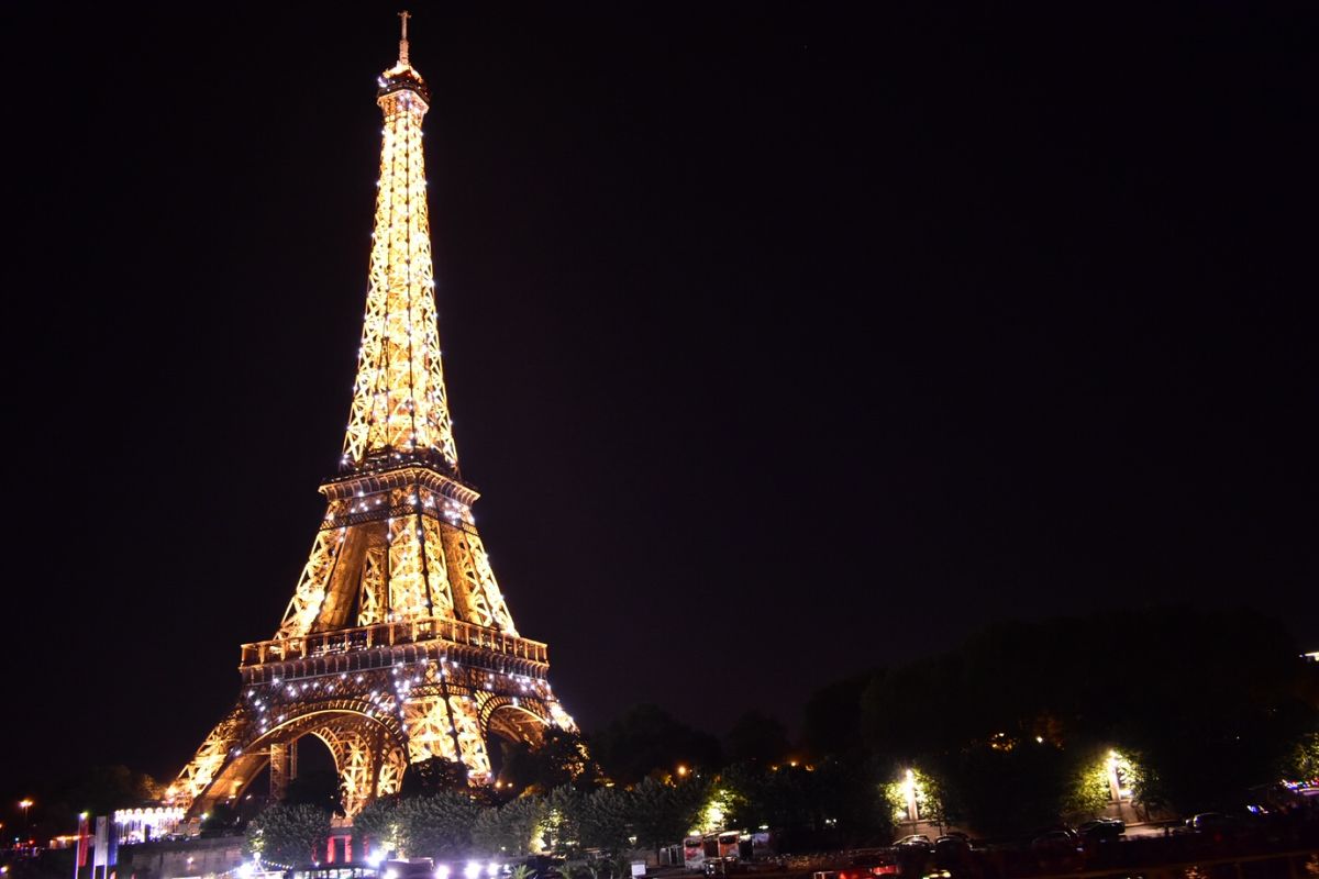 夜のエッフェル塔