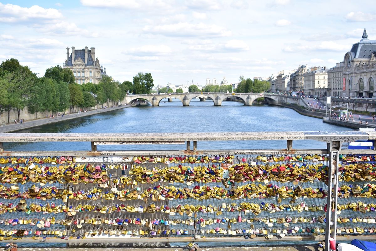 パリ散歩　ヴァンドーム広場　芸術橋