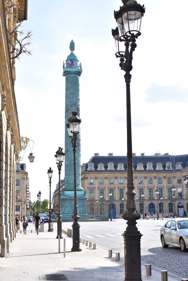 フランス・パリ「パリ旅行」の写真：パリ散歩　ヴァンドーム広場　芸術橋