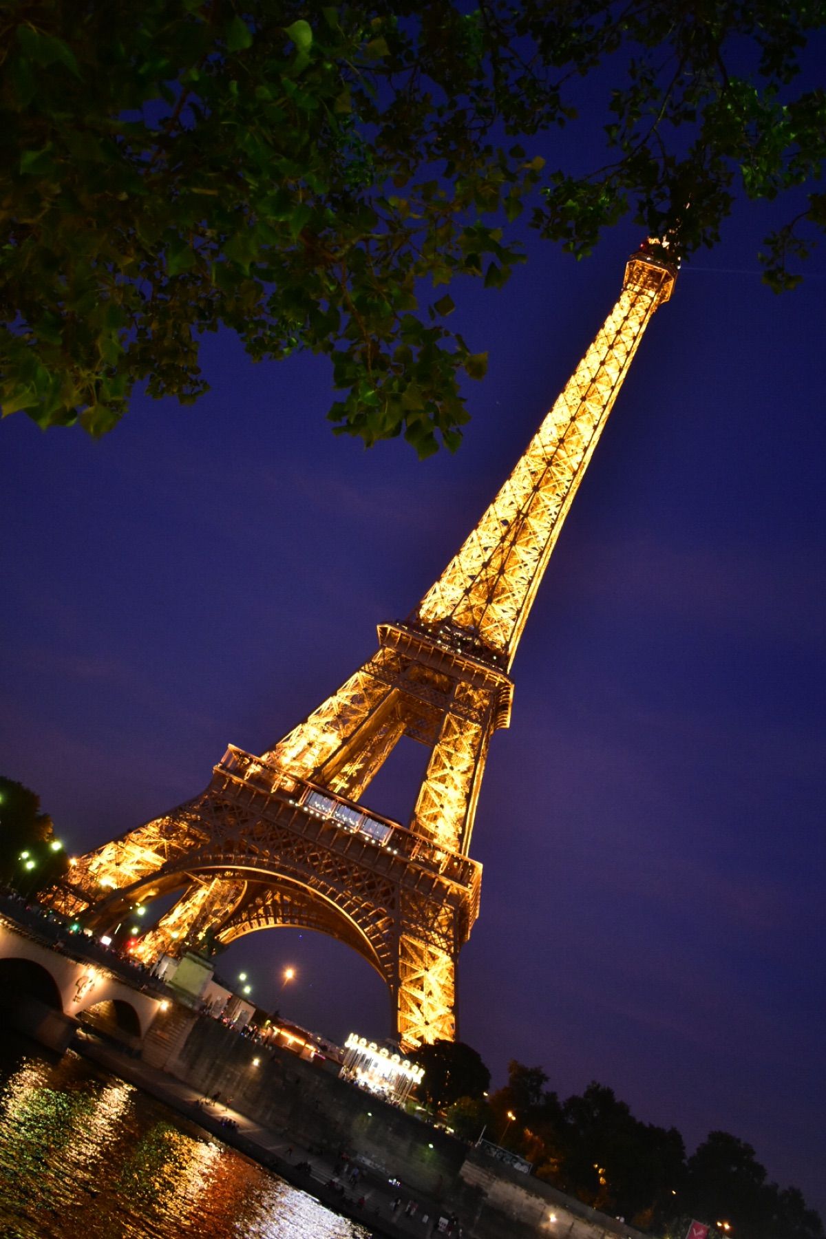 夜のエッフェル塔