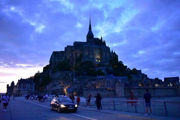 フランス・モンサンミッシェル「モンサンミッシェル旅行」の写真：夜のモンサンミッシェル