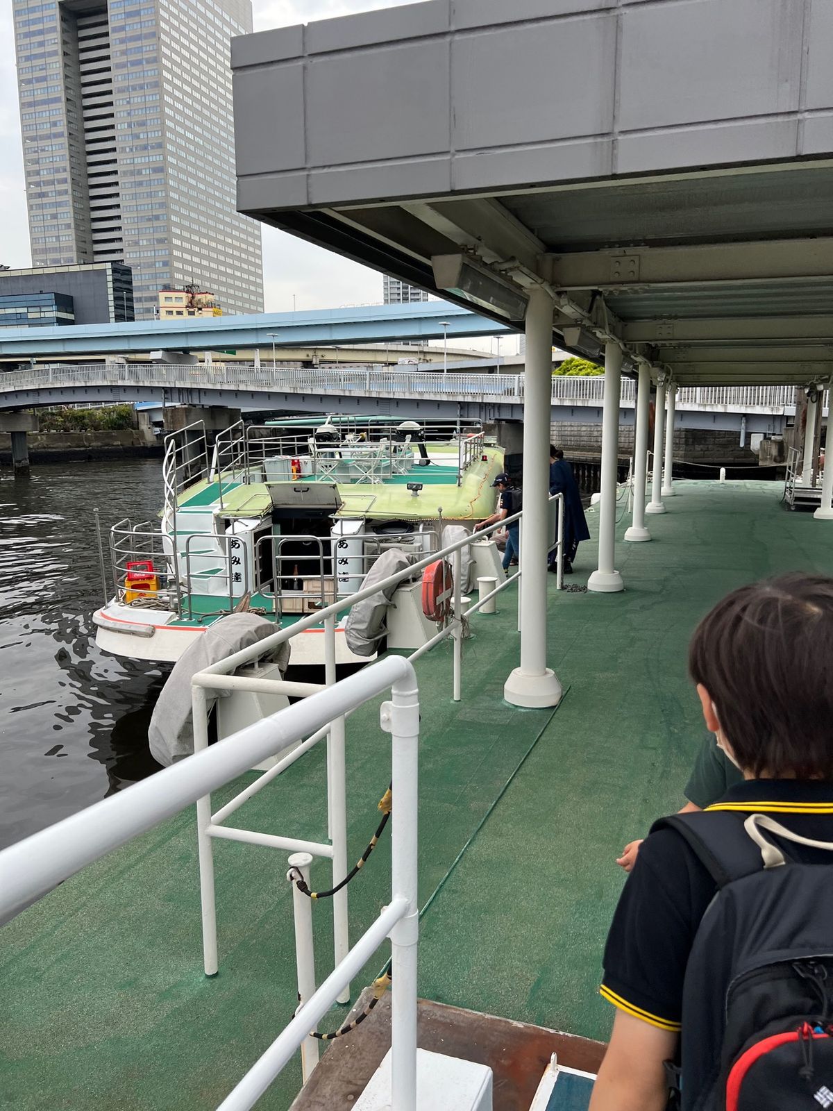 あみ達の屋上付きの屋形船
BBQ仕様なので中は和というより洋に近い船です
...