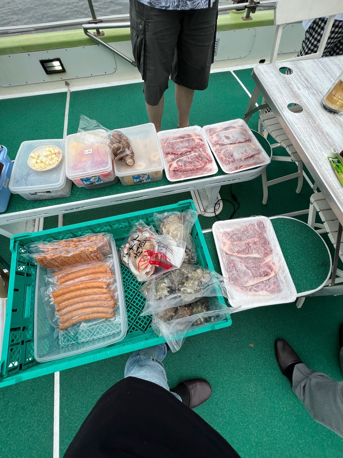 BBQの食材。
飲み物や食材は他にも持ち込み可みたいです
マグナムのシャン...