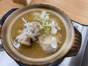 氷見の魚市場食堂で食べた海鮮丼、白エビコロッケ！
最高の朝ご飯！