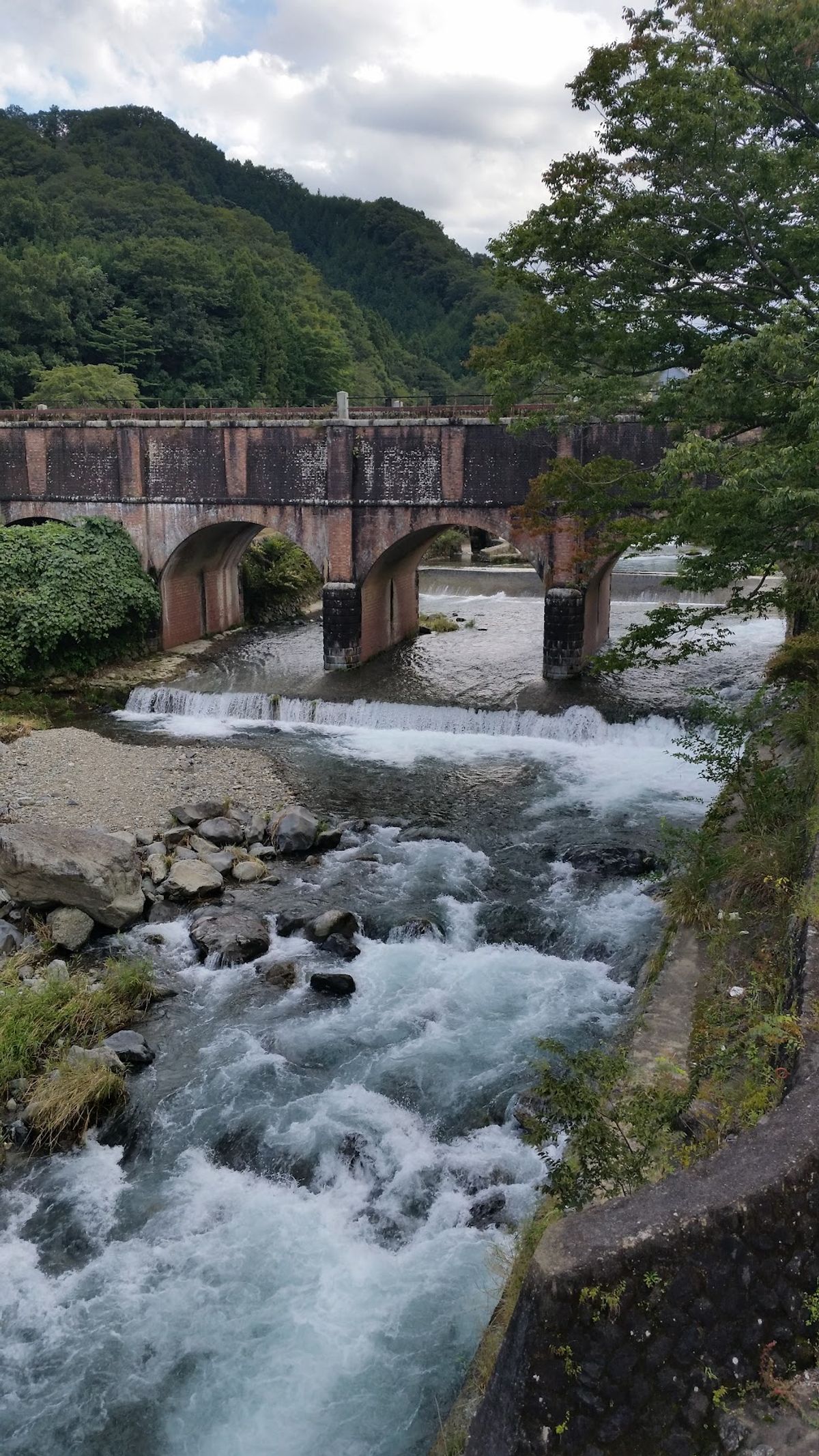 山道を抜けて山中湖まで。
都内は平地なので距離が稼げても、山に入ってからひ...