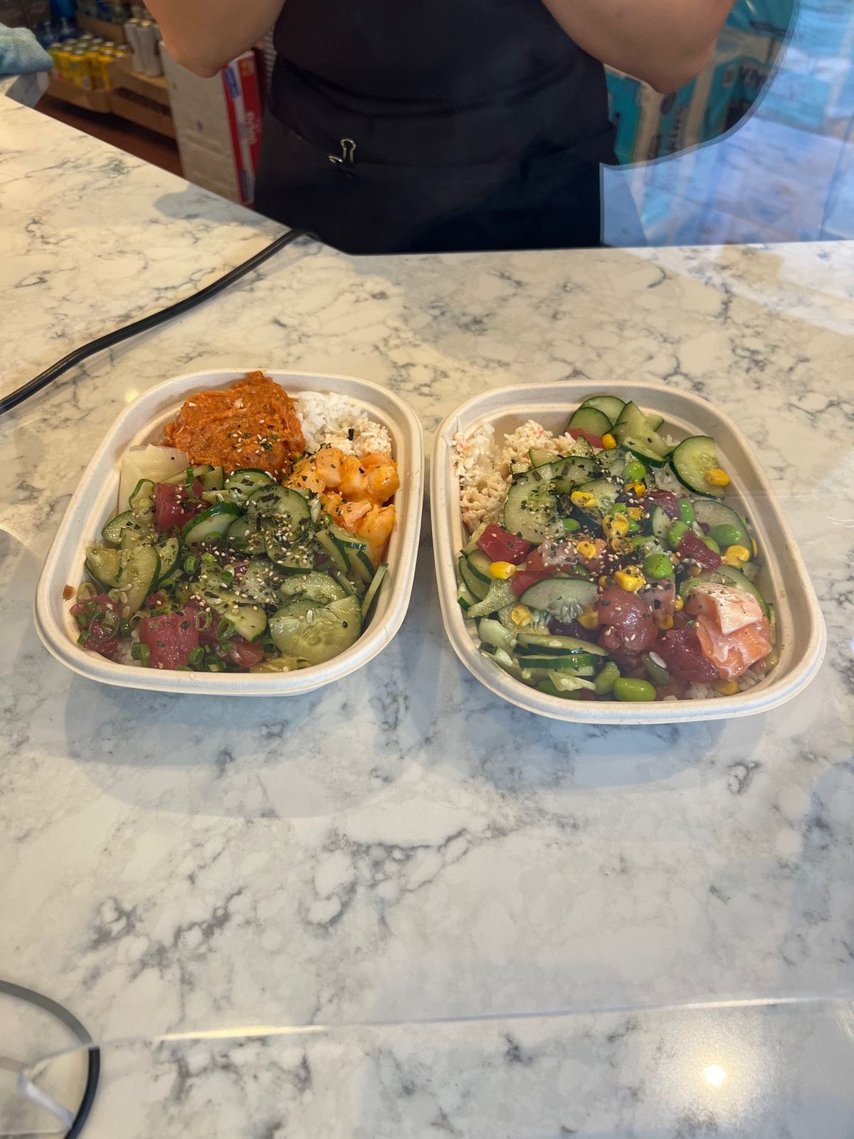 ワイキキビーチウォークに新しくできてた「POKE BAR」

自分でトッピ...