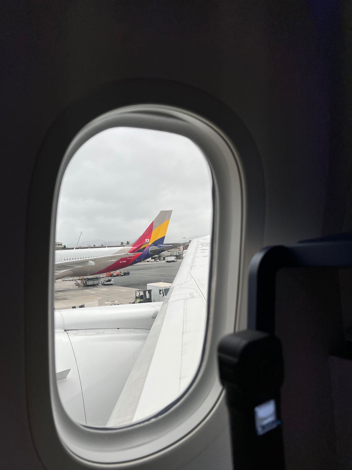 ハワイ到着！空港で銀行からお金を出そうとしたらピンナンバー合わずに断念笑
...