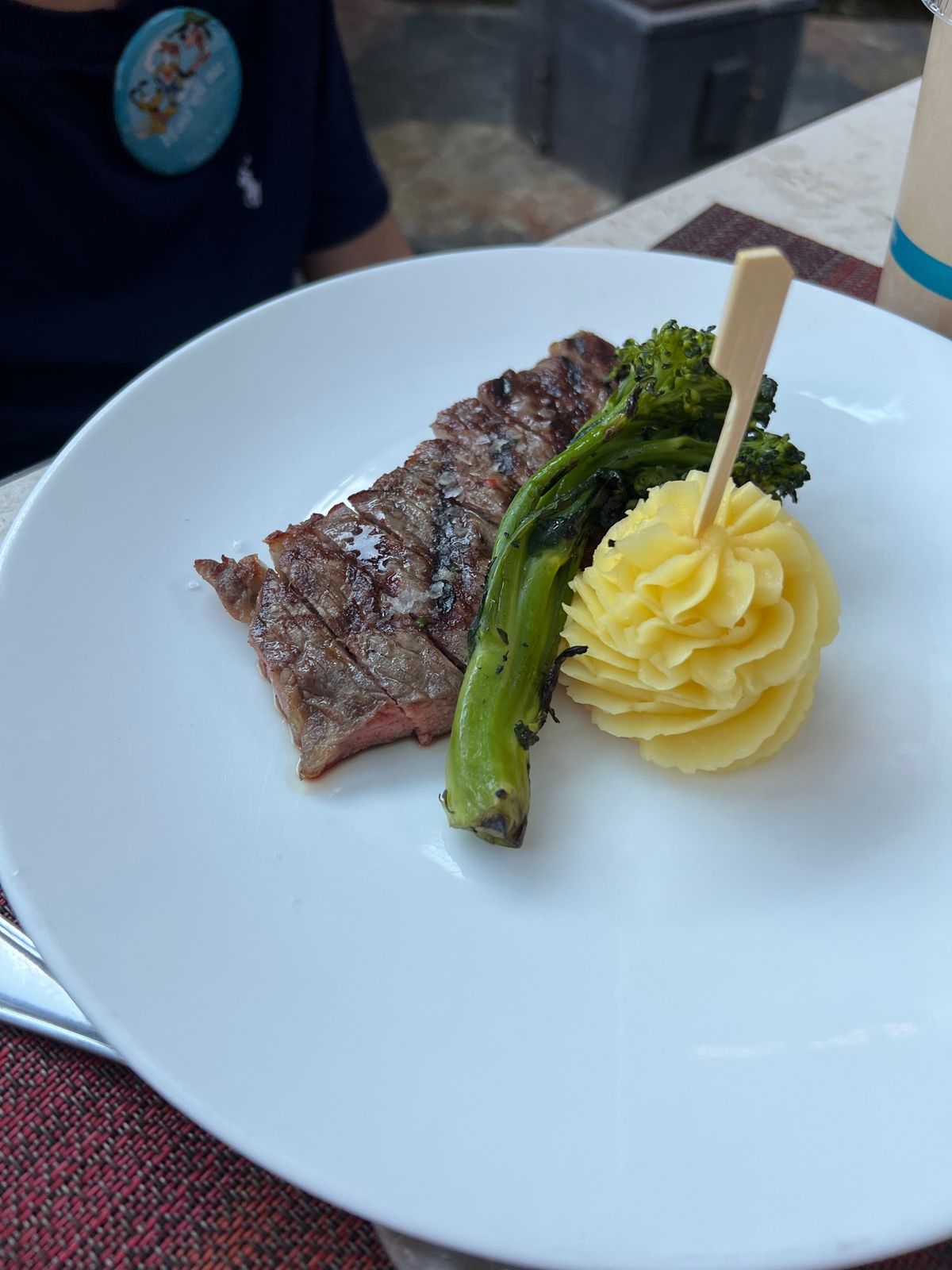 夕飯はマカヒキへ

大人は68ドル（9300円）
子供は28ドル（3800...