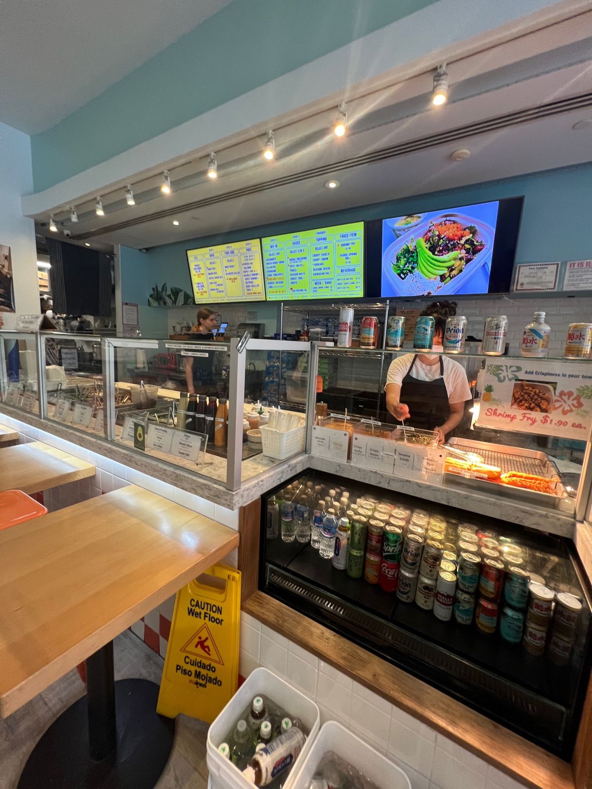 ワイキキビーチウォークに新しくできてた「POKE BAR」

自分でトッピ...