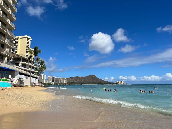 アメリカ(米国)・ハワイ「2年半ぶりのハワイへ！！！」の写真：ワイキキビーチ！2年半ぶり！