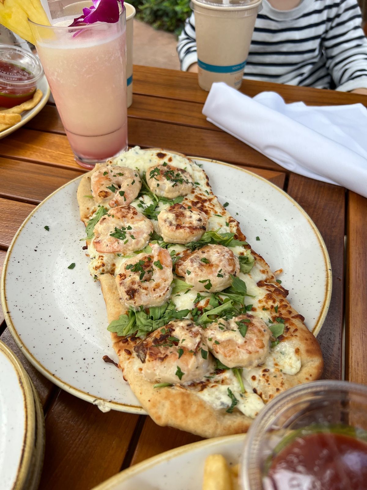 チェックインまで時間あるのでプールバーでお昼
off the Hook
ア...