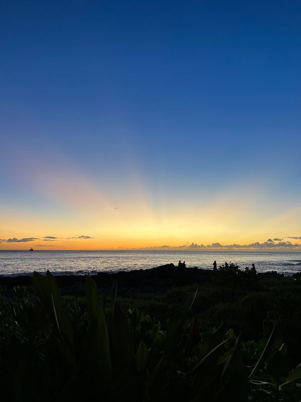 アメリカ(米国)・ハワイ「2年半ぶりのハワイへ！！！」の写真：夕食後フォーシーズンズ側の海岸から見た夕...