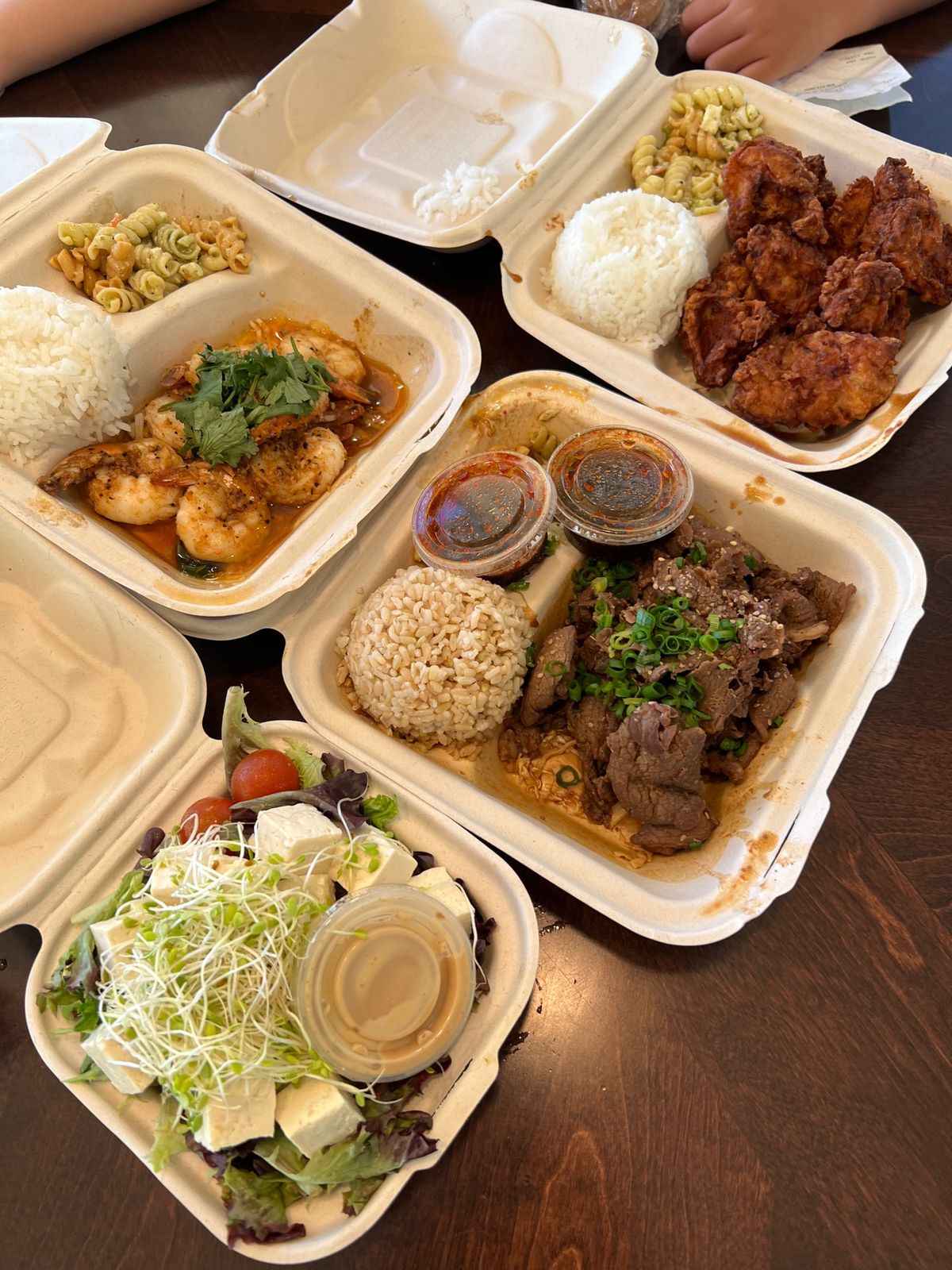 最終日の夜はゆっくりしたいのでパイオニアサルーンのUber eats。

...