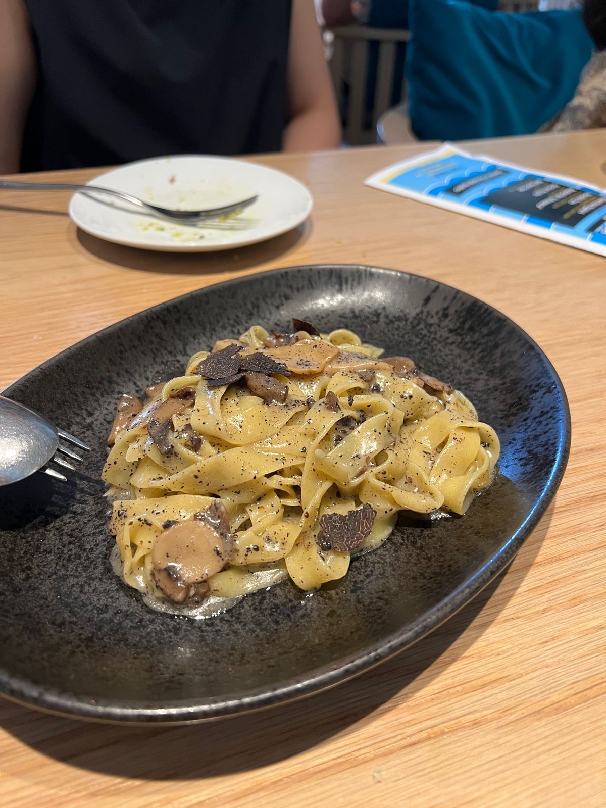 フォーシーズンズのノエで夕食
やっぱここは美味しいですよね
隣のホテルで近...