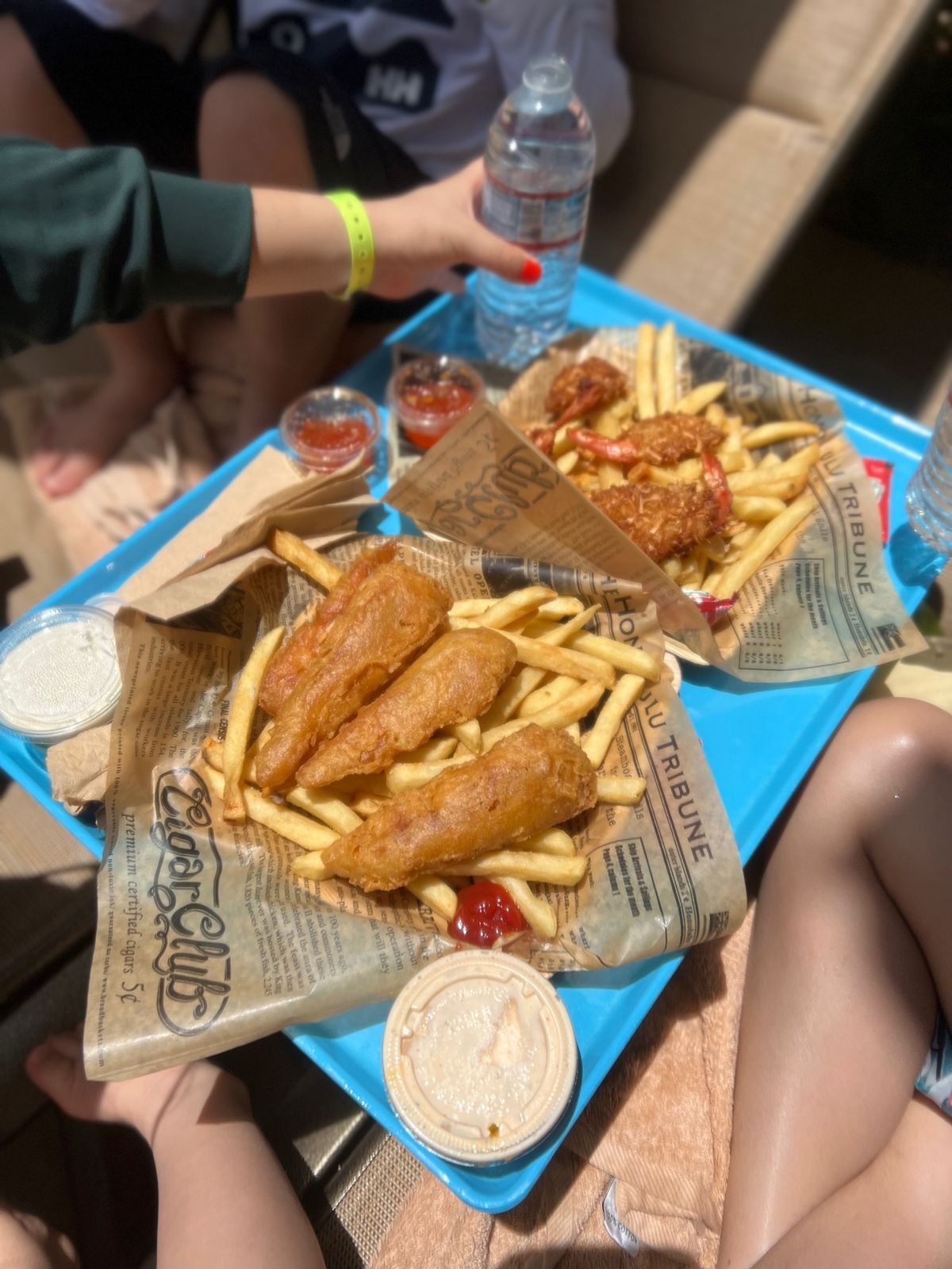 アメリカンなプールサイドランチ