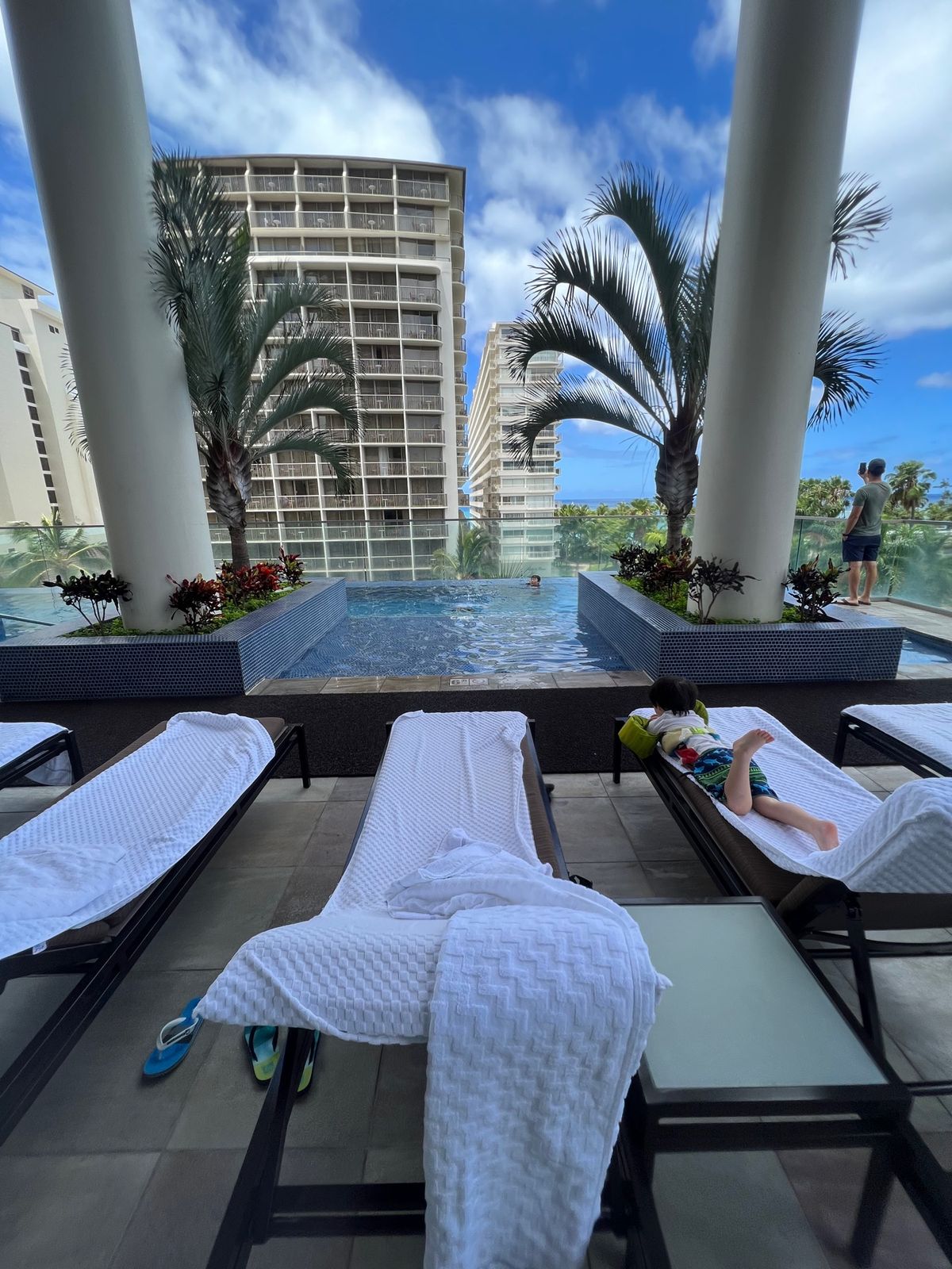 トランプホテルワイキキのプール

足湯と揶揄されるが僕はコンパクトで好きで...