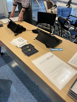 羽田到着！こんなに準備が大変だった海外旅行は初めてだ。。

宣誓書と接種証...