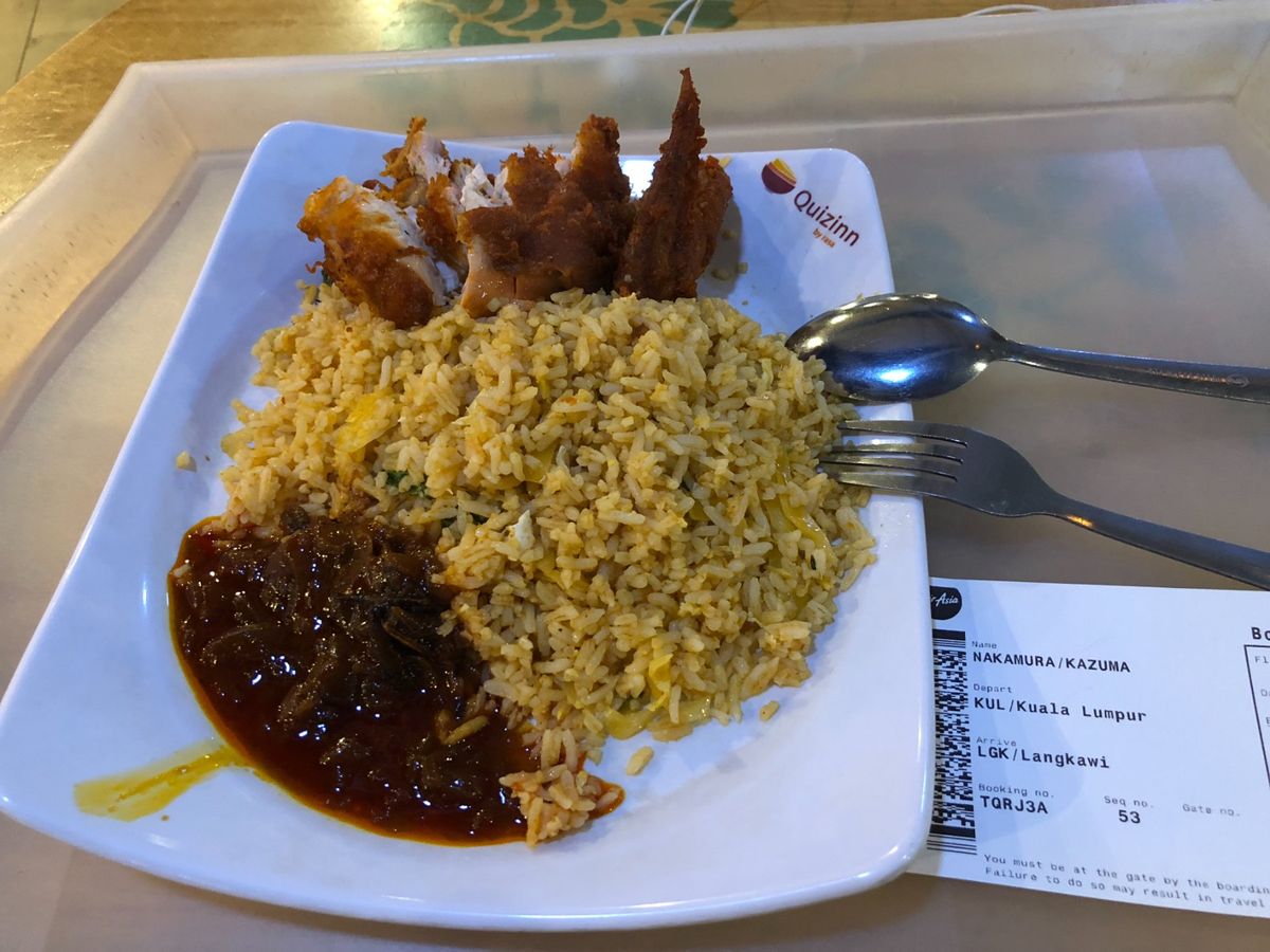 離島のランカウイに行く
前に腹ごしらえ