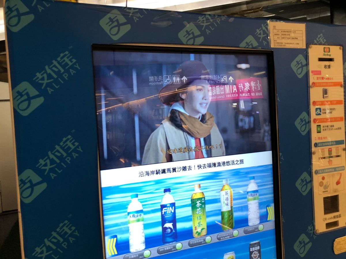 ピーチからエアアジアと、異なるLCC航空会社乗り継ぎなので一旦入国します。...