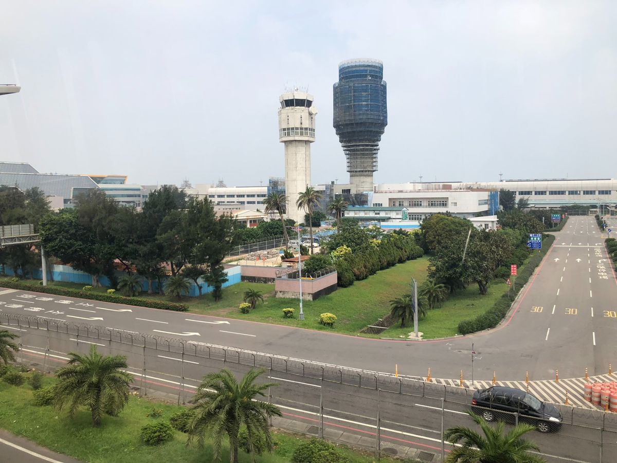 ピーチからエアアジアと、異なるLCC航空会社乗り継ぎなので一旦入国します。...