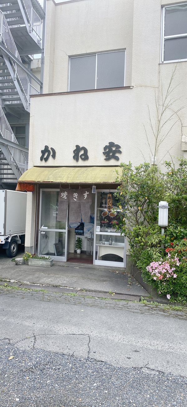 日本・滋賀県「滋賀の旅」の写真：見過ごしてしまいそうな外観

近江牛の焼...