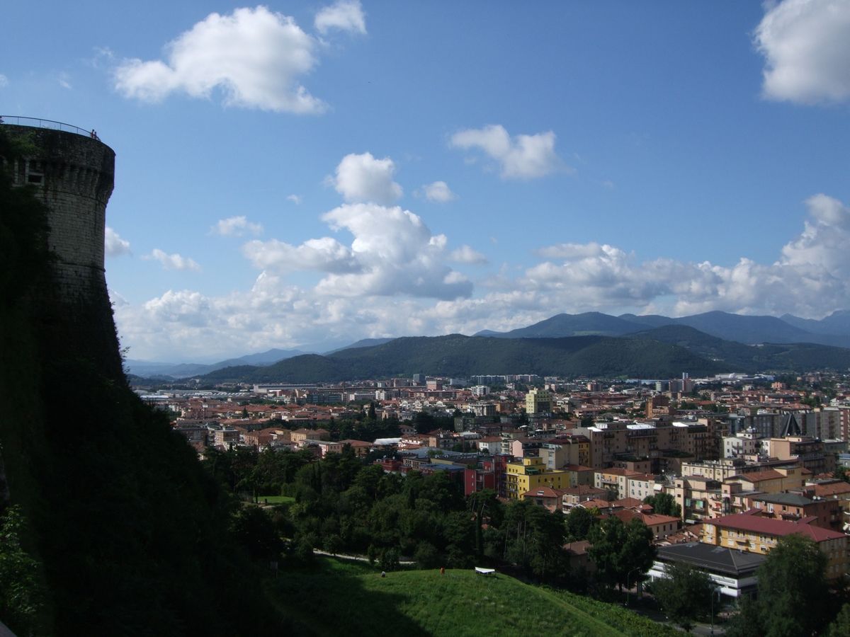 ロンバルディア州第二の都市ブレーシャ
城塞　ローマ遺跡　政庁　大聖堂
観光...