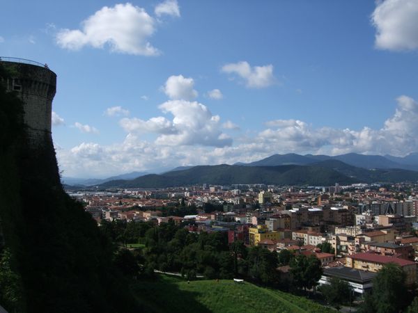 イタリア・ブレーシャ「ブレーシャ」の写真：ロンバルディア州第二の都市ブレーシャ
城...