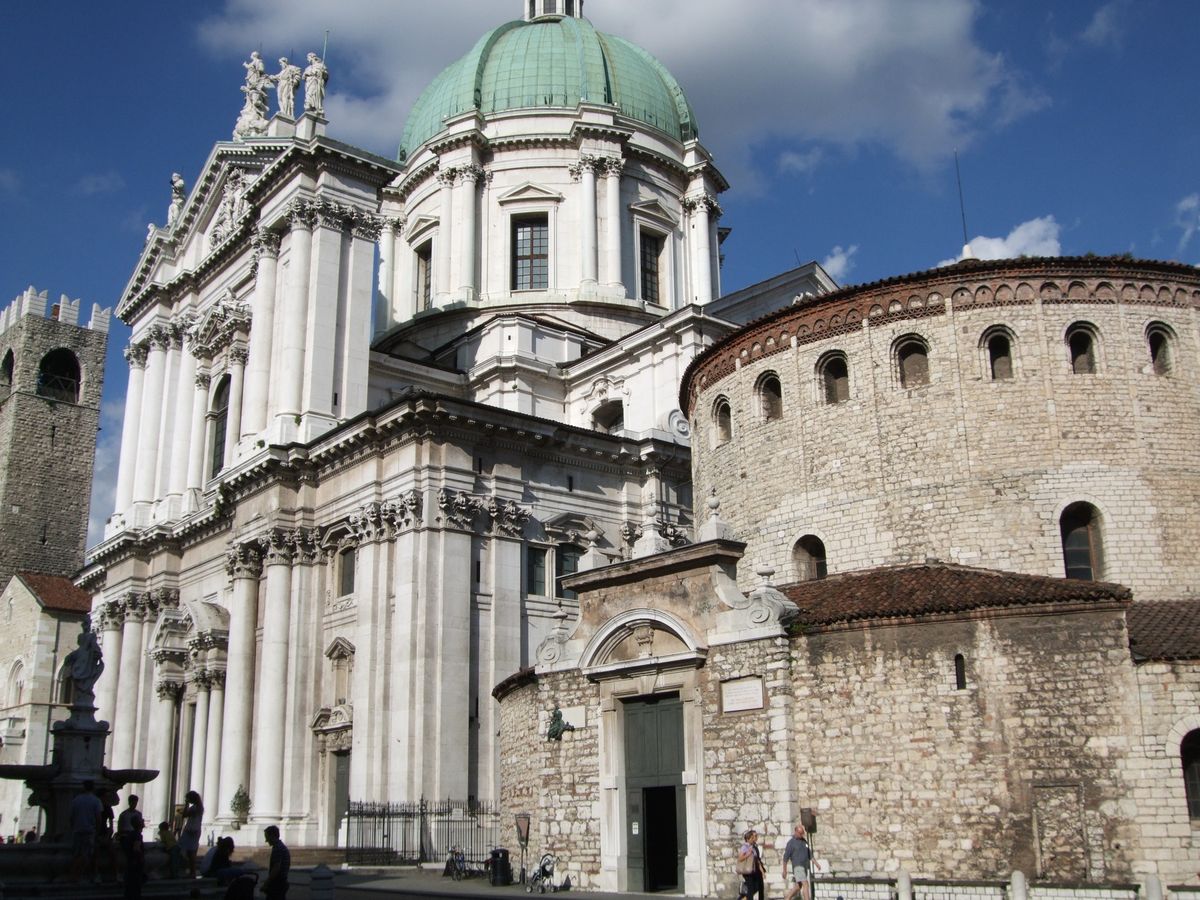 ロンバルディア州第二の都市ブレーシャ
城塞　ローマ遺跡　政庁　大聖堂
観光...