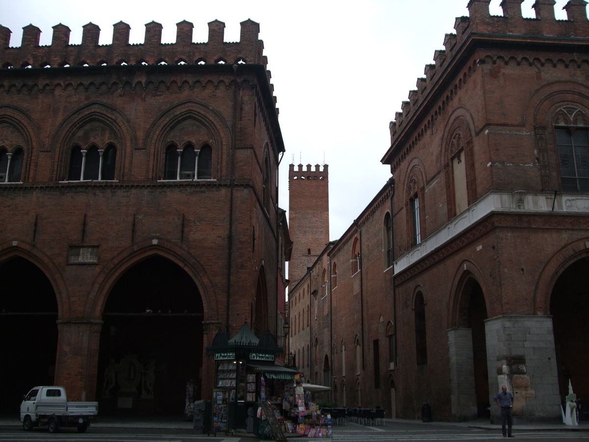 クレモナ　豪華な大聖堂の昼と夜
政庁前広場
ヴァイオリンの街なので博物館に行こう