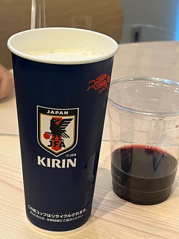 日本・東京都「日本代表VSブラジル　ラウンジ付きシートで」の写真：ラウンジ付きシートだと、ラウンジで飲める...